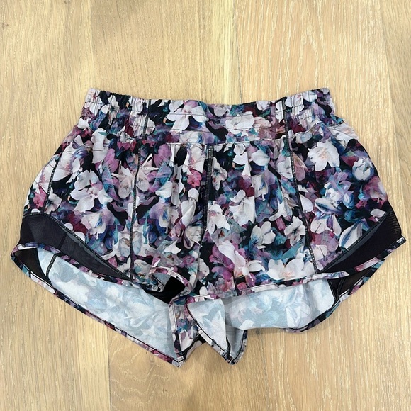 Lululemon Hotty Hot Short II 2.5" Utopia Multi Deep Phantom 6 Running Pickleball - Picture 2 of 12